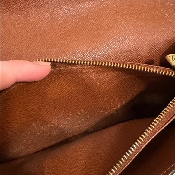 Louis Vuitton wallet - Picture 7 of 9